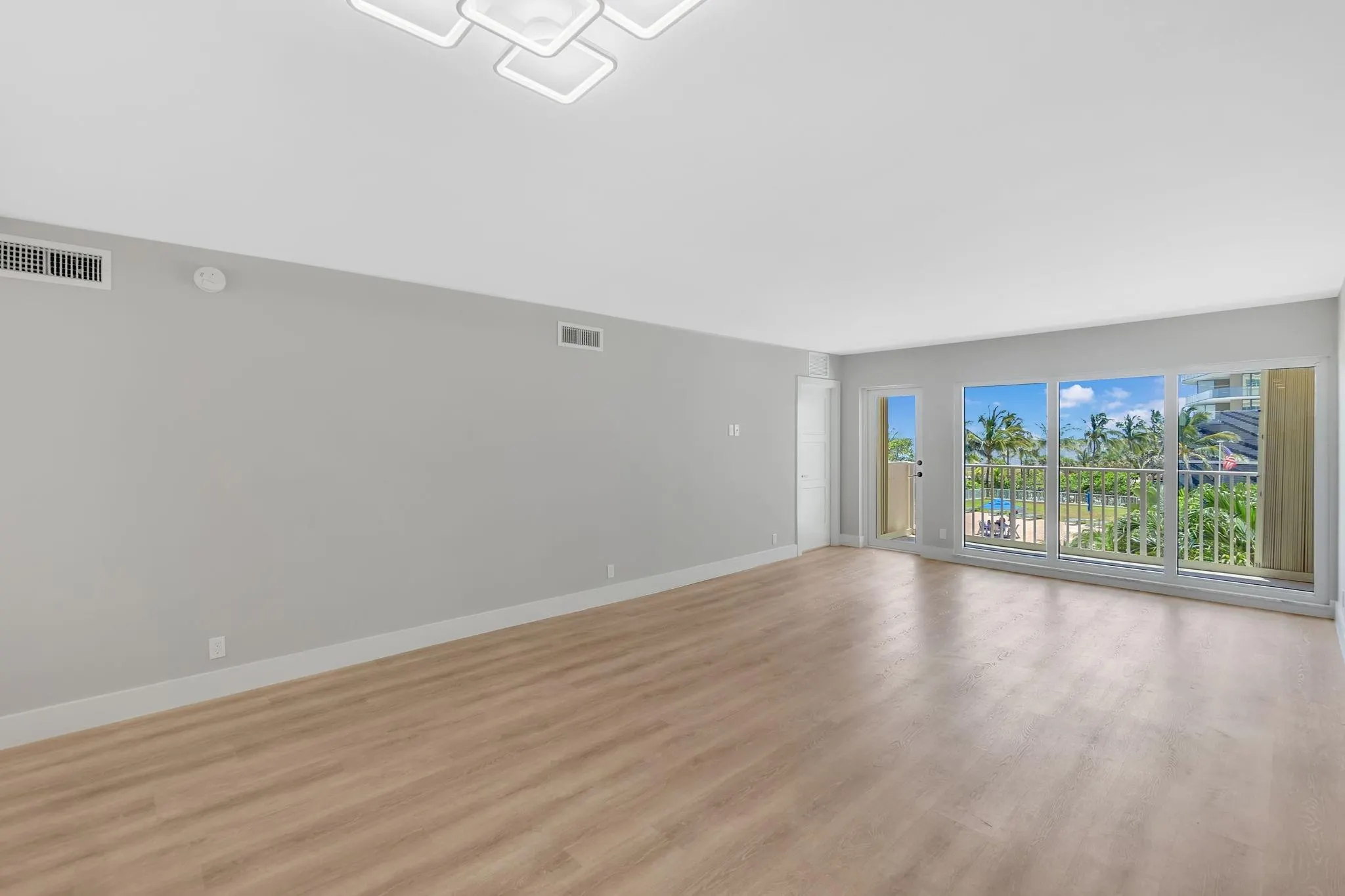 750 N Ocean Blvd, #404