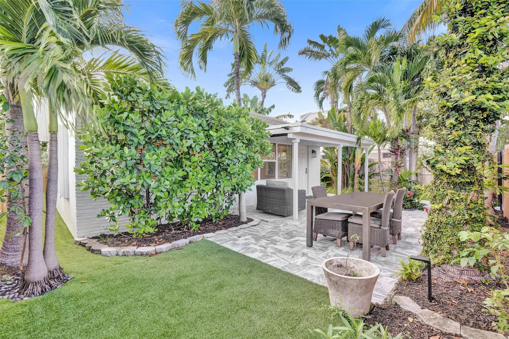 1215 NE 14th Ave