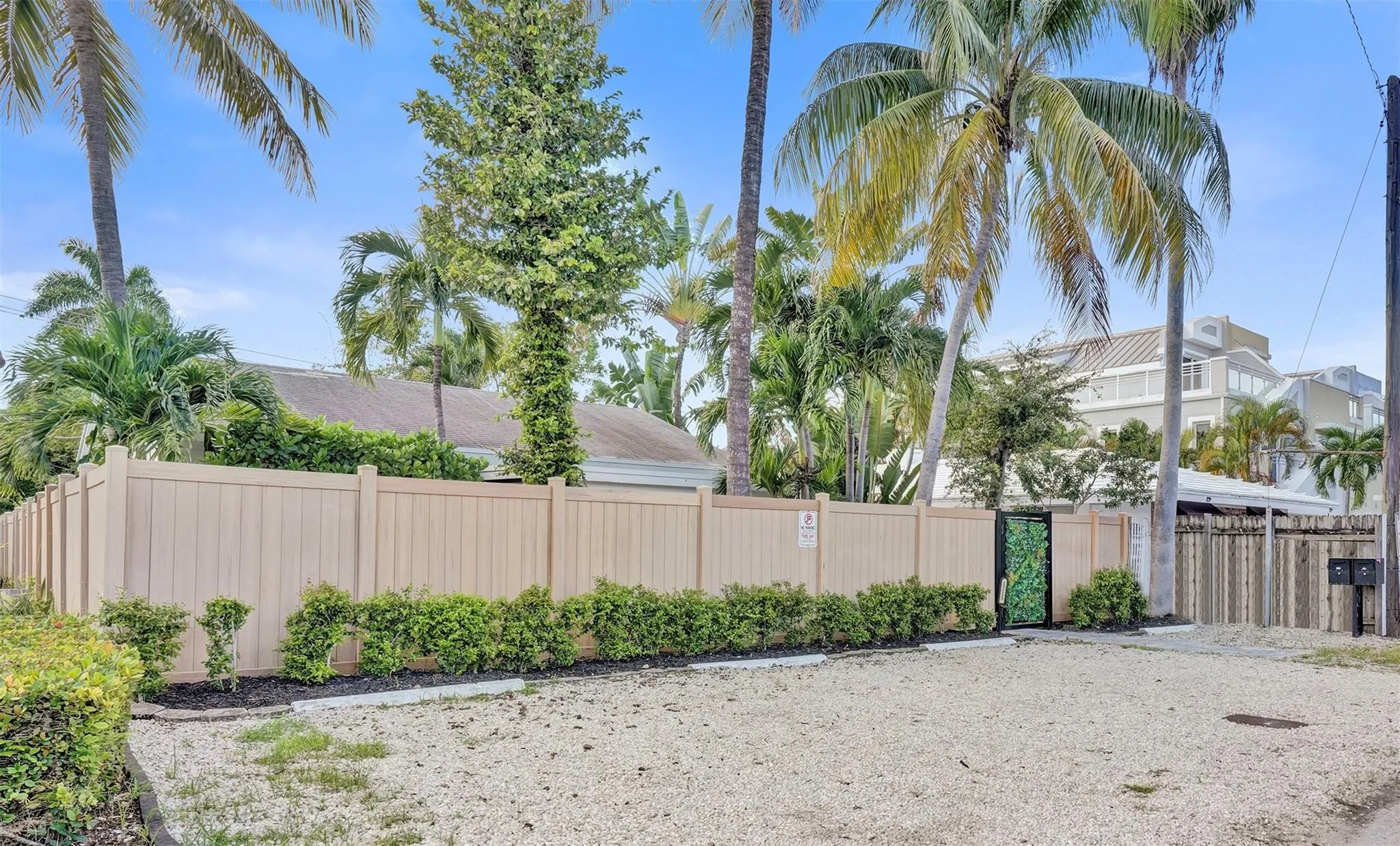 1215 NE 14th Ave