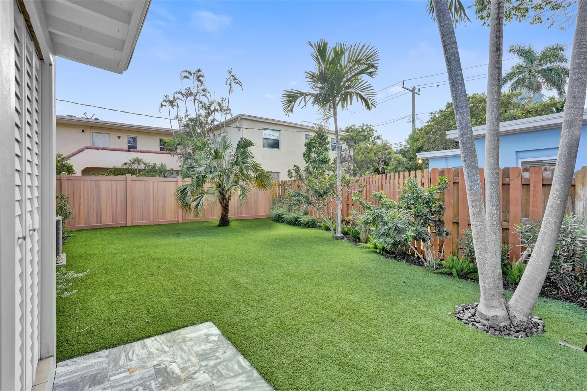 1215 NE 14th Ave
