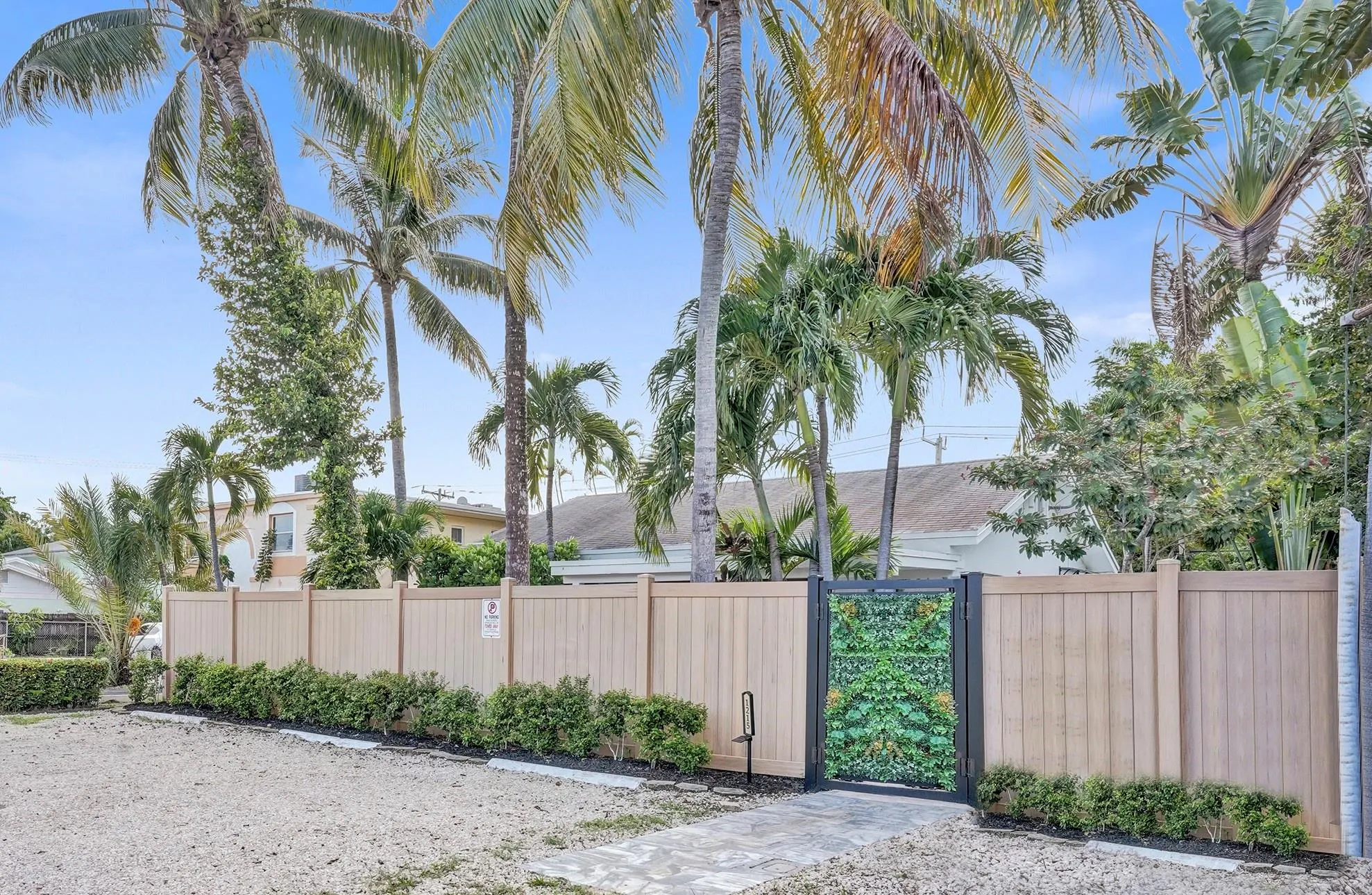 1215 NE 14th Ave