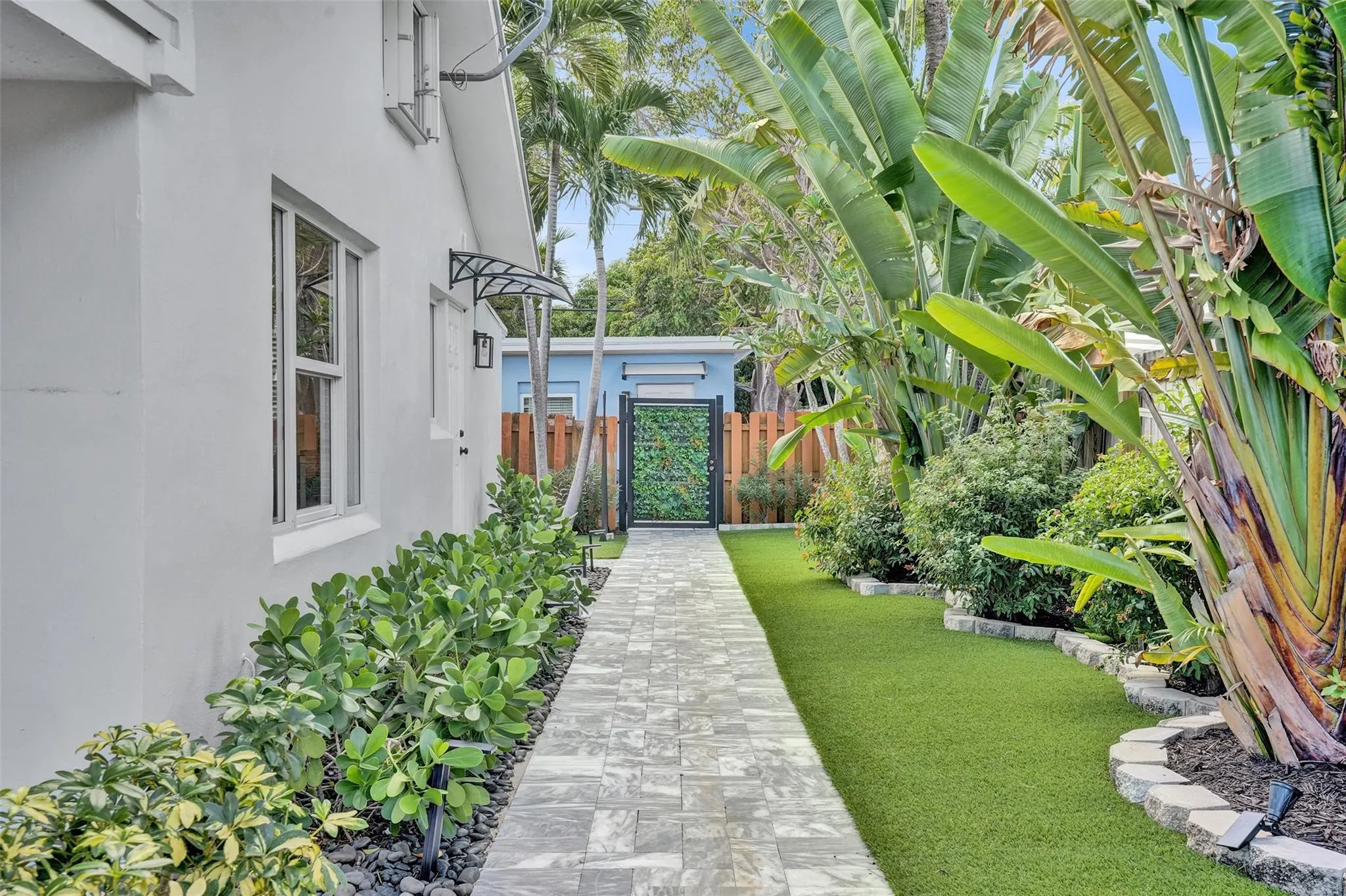 1215 NE 14th Ave