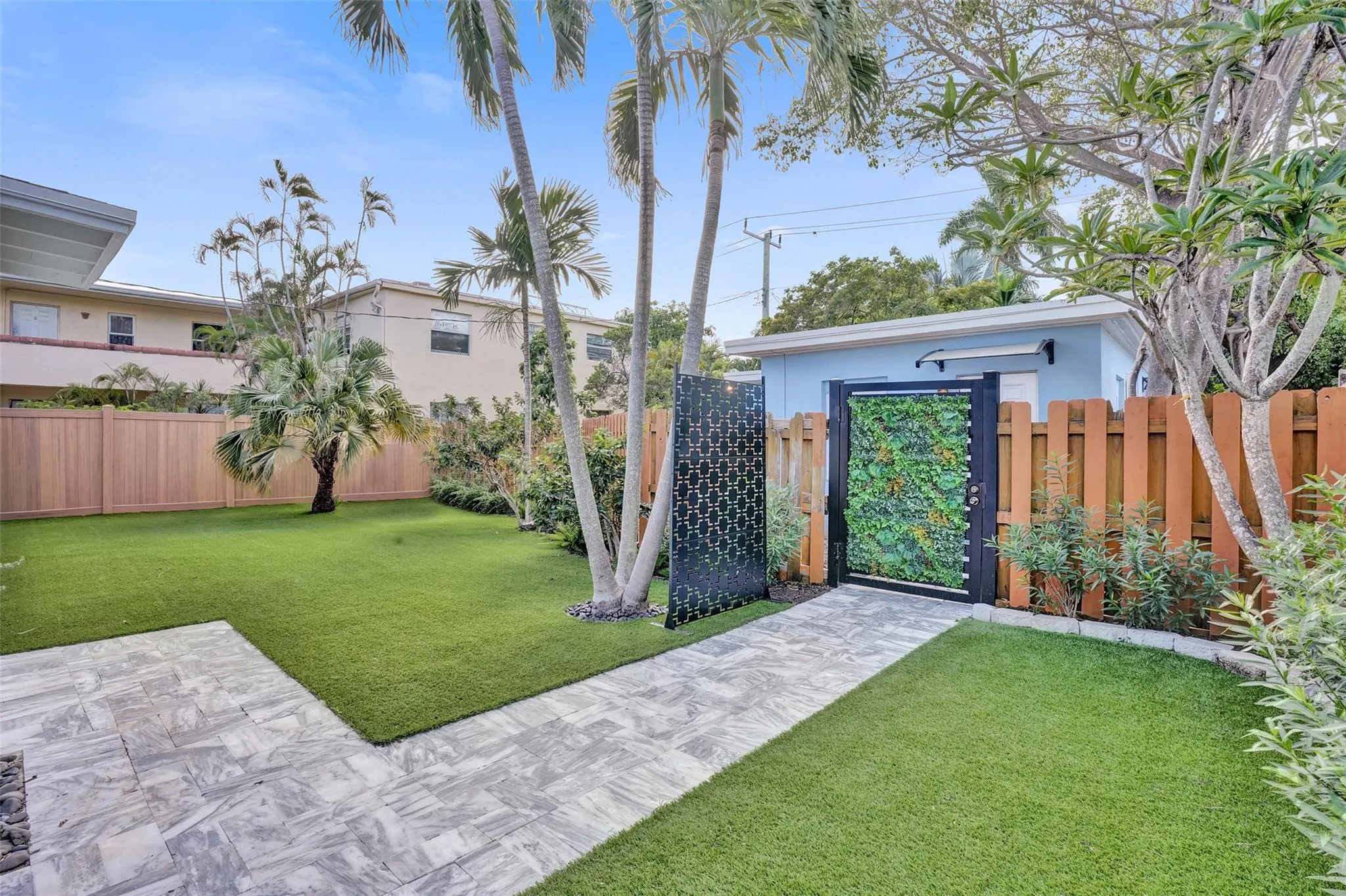 1215 NE 14th Ave
