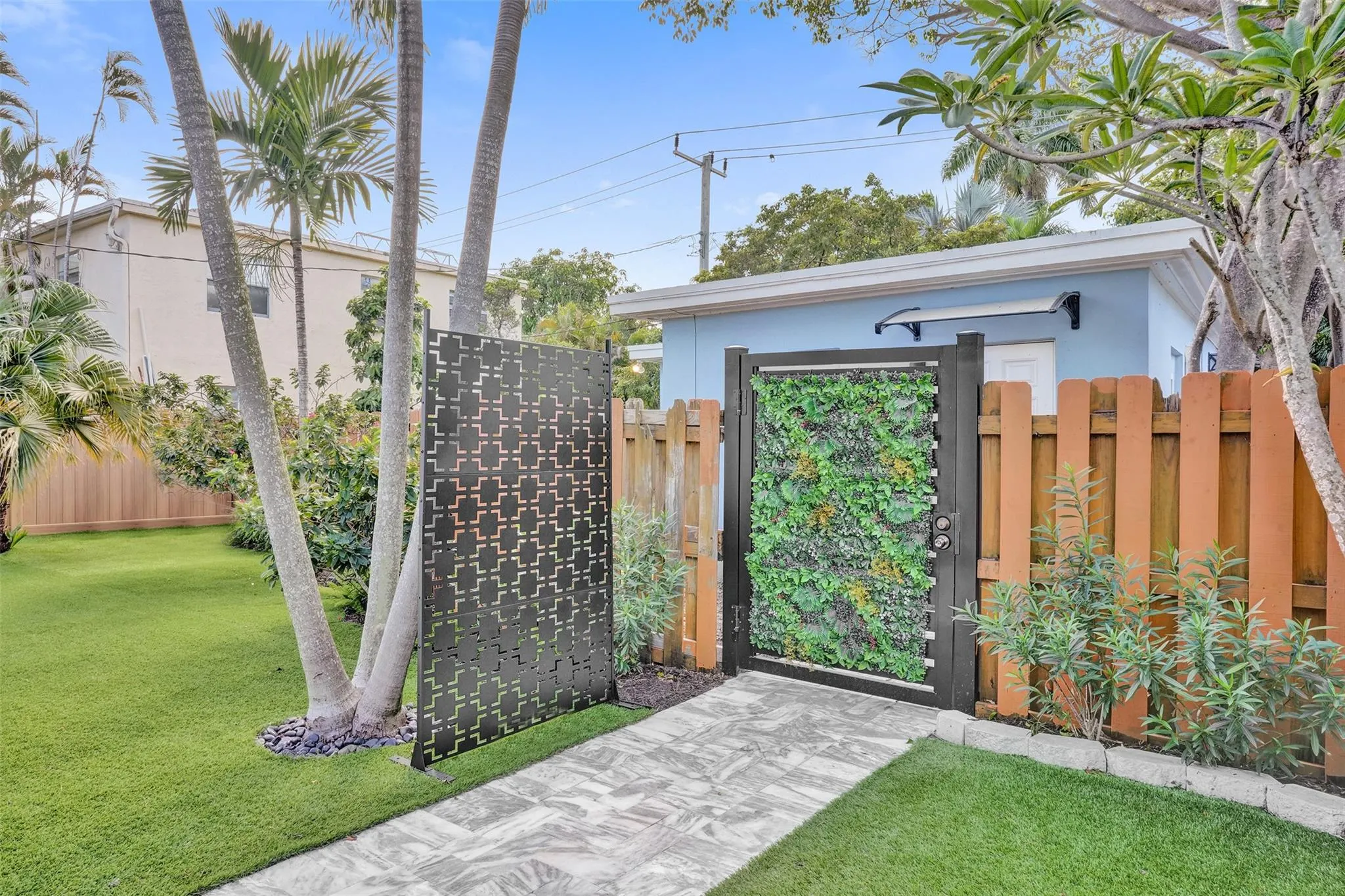 1215 NE 14th Ave
