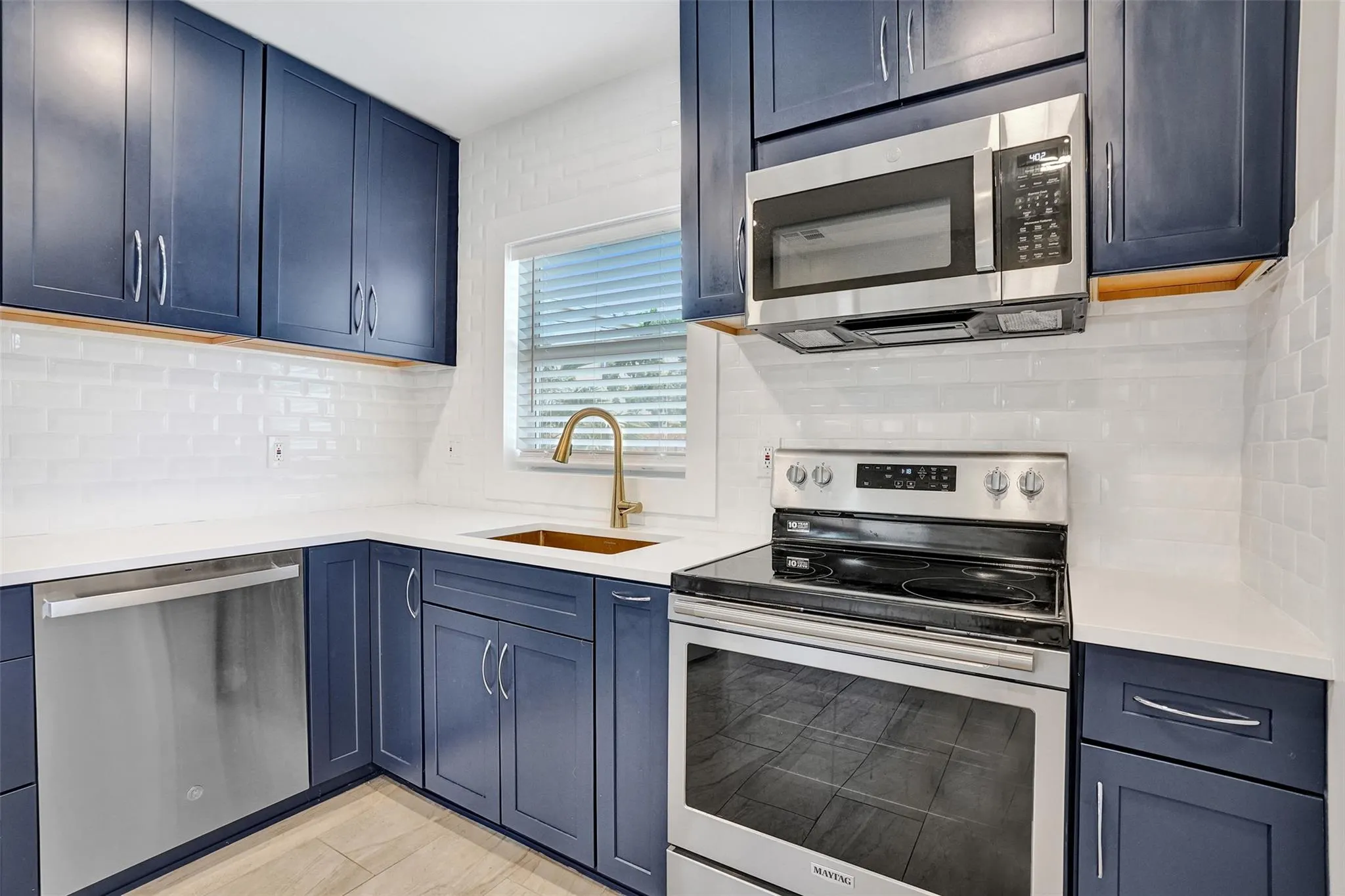 1215 NE 14th Ave