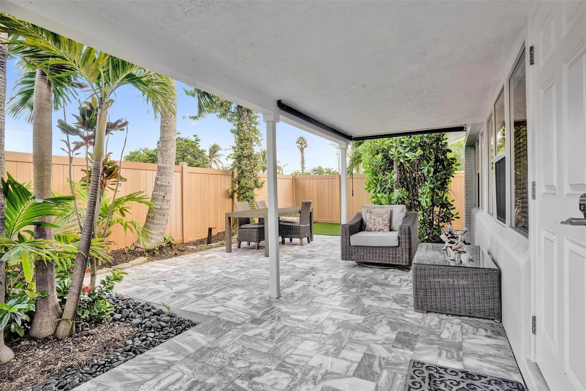 1215 NE 14th Ave