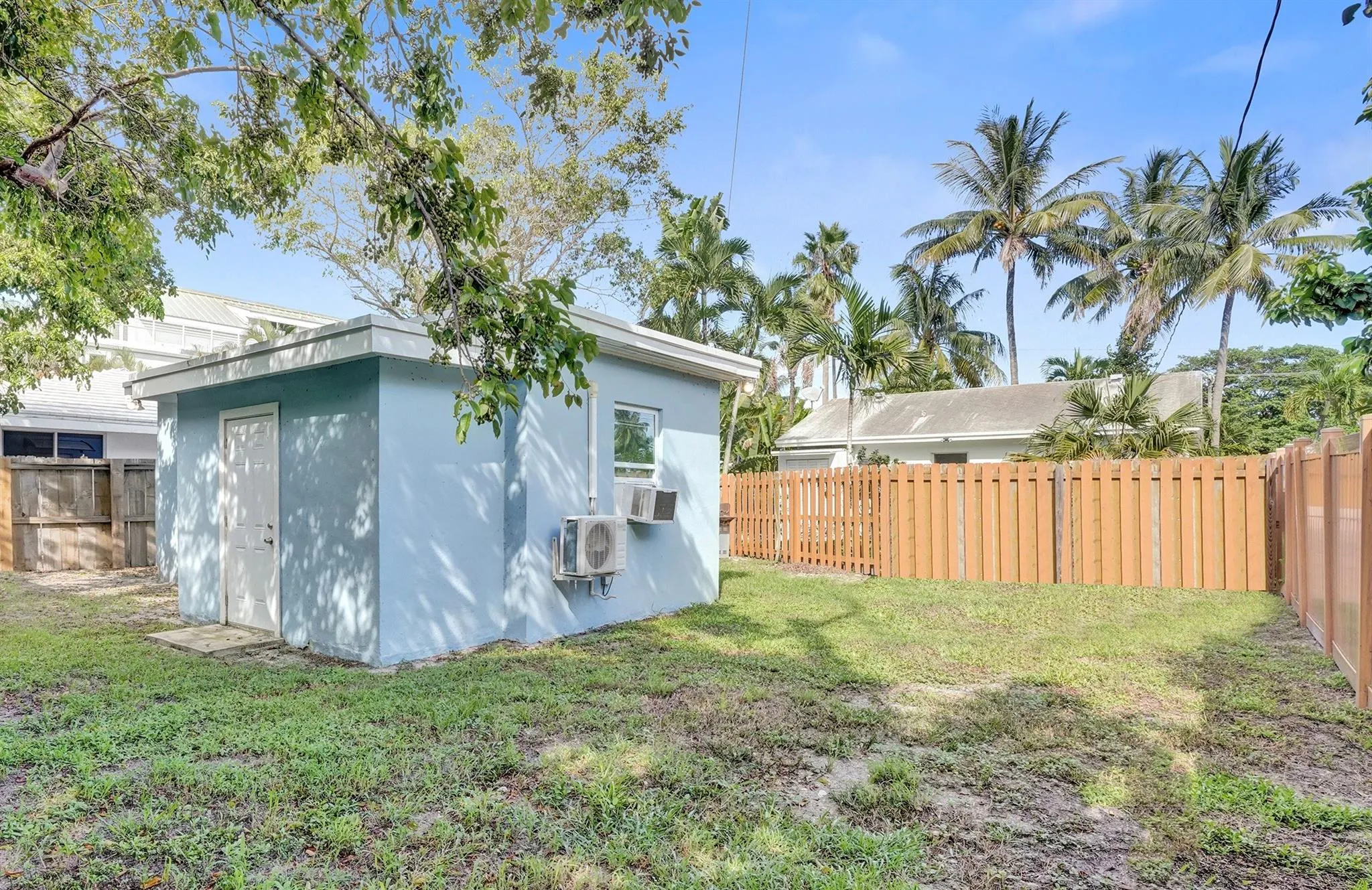 1215 NE 14th Ave
