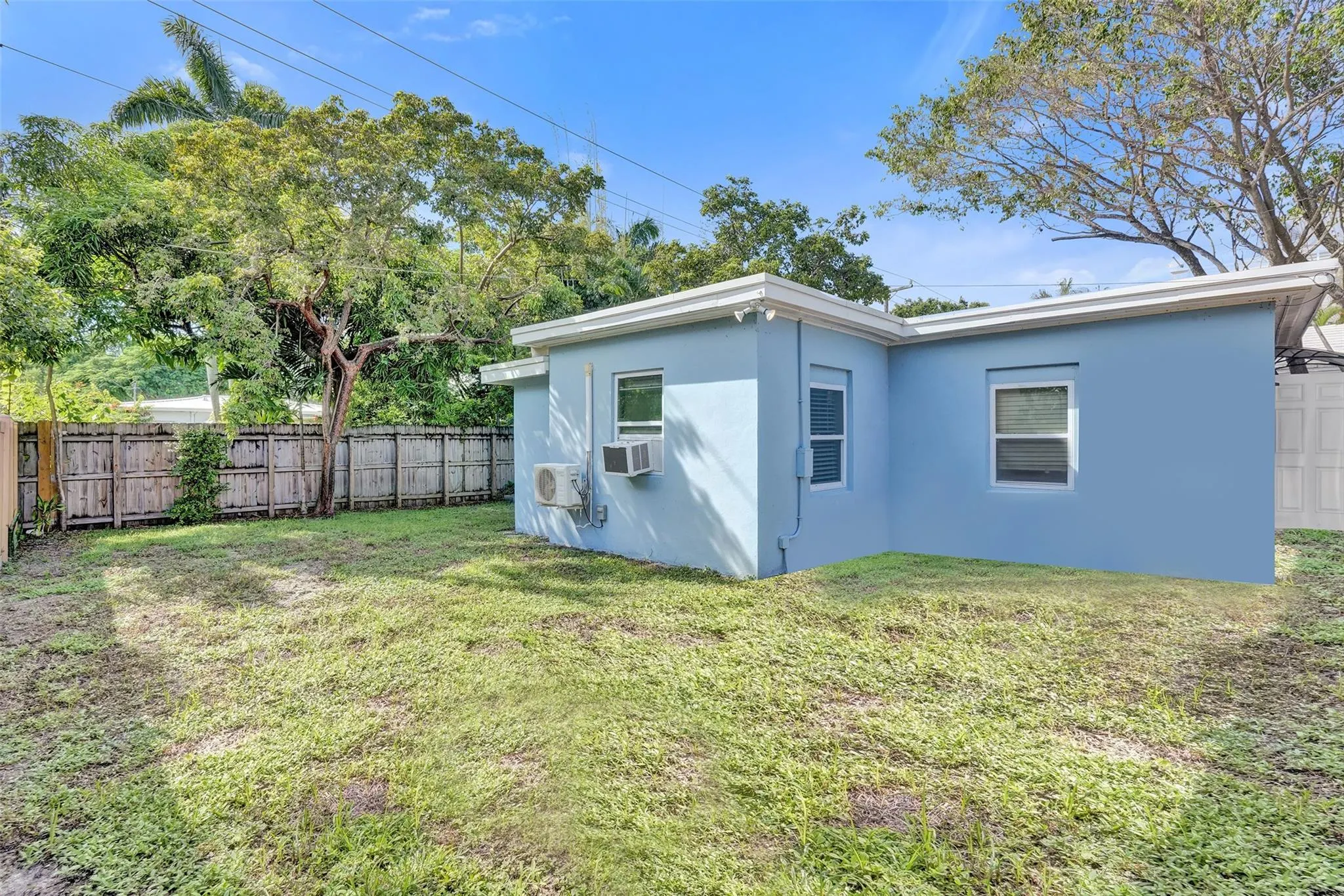 1215 NE 14th Ave