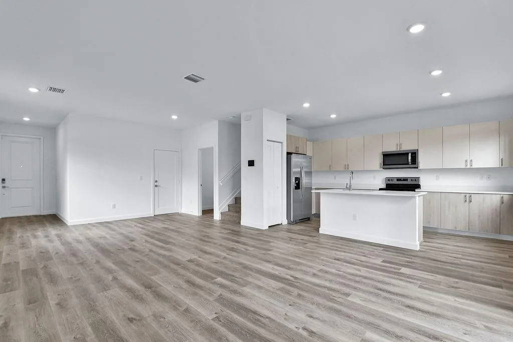 706 STELLAR COURT