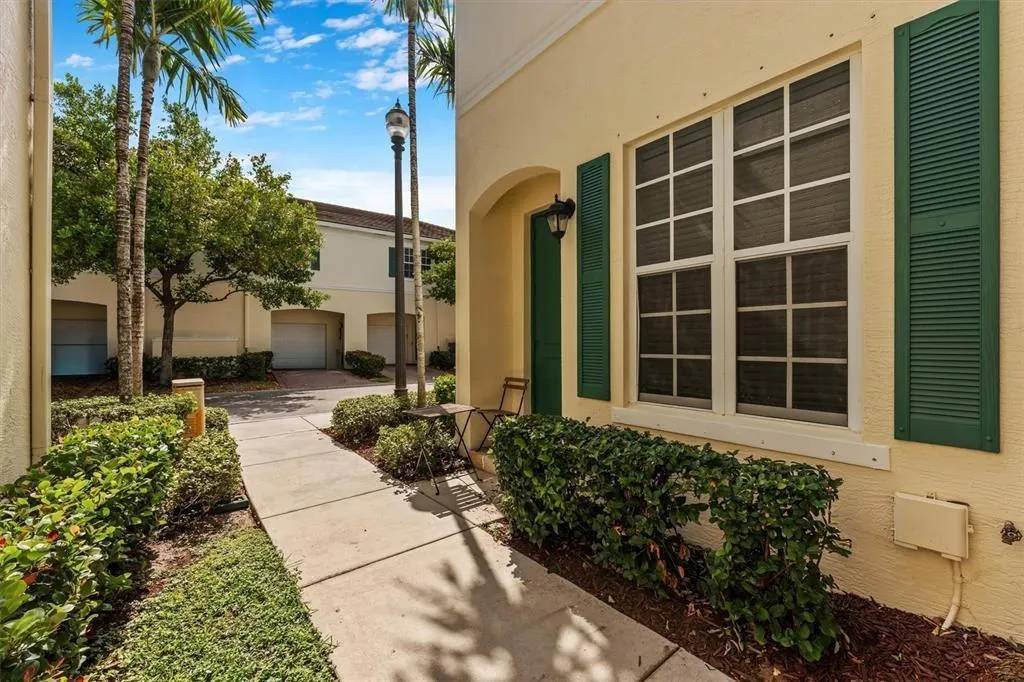 151 SW 7th Ct