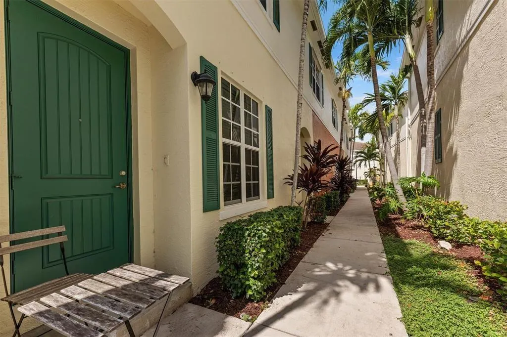 151 SW 7th Ct