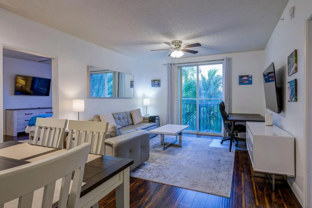 720 S Sapodilla Ave, #402