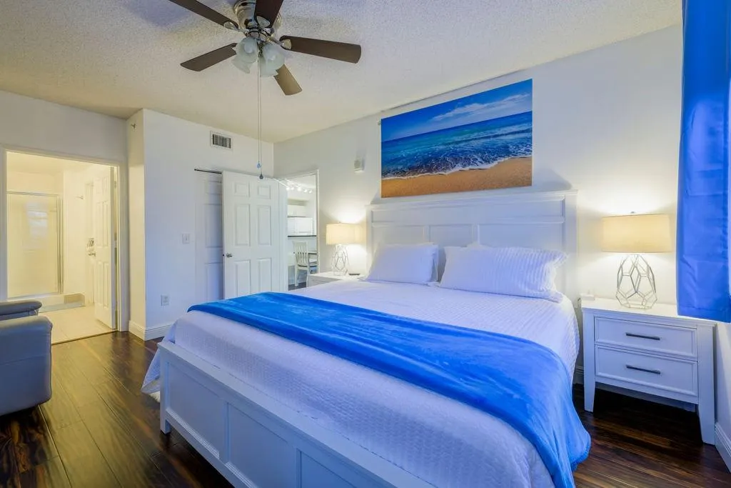 720 S Sapodilla Ave, #402