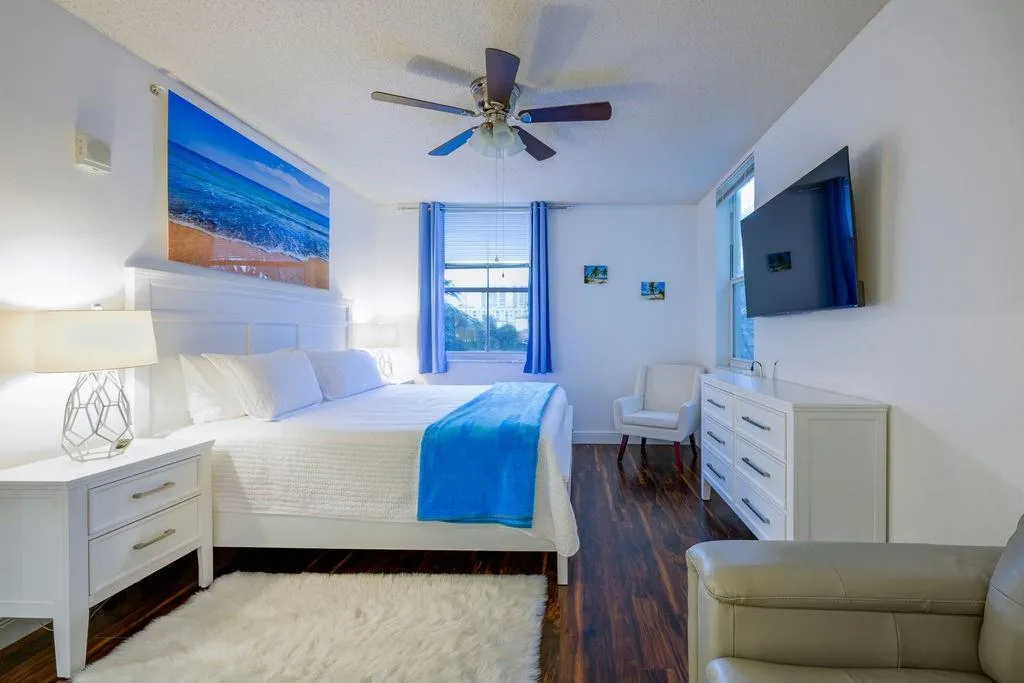720 S Sapodilla Ave, #402