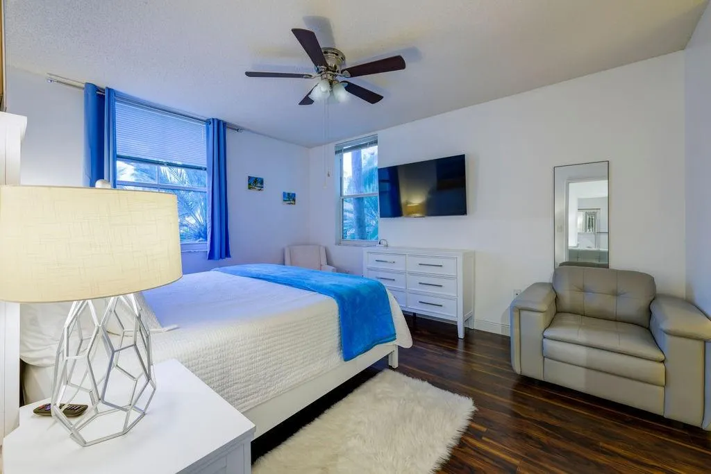 720 S Sapodilla Ave, #402