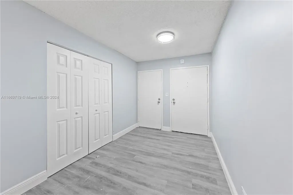 3680 Inverrary Dr, #3J