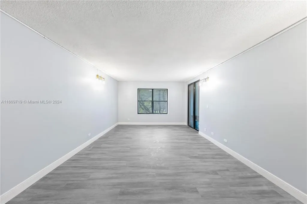 3680 Inverrary Dr, #3J