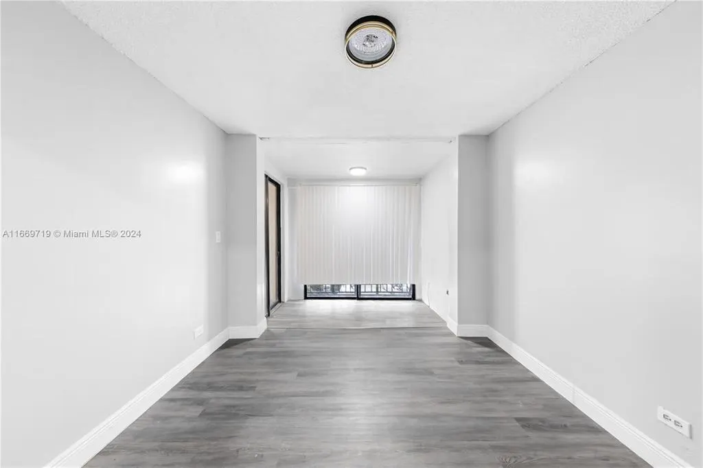 3680 Inverrary Dr, #3J