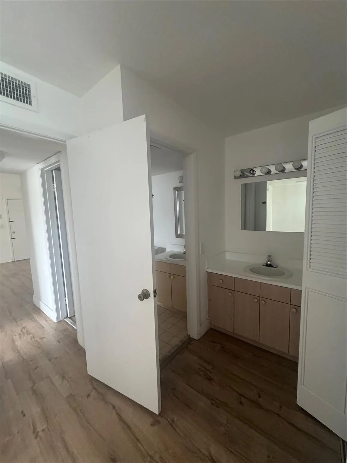 12105 NE 6th Ave, #201