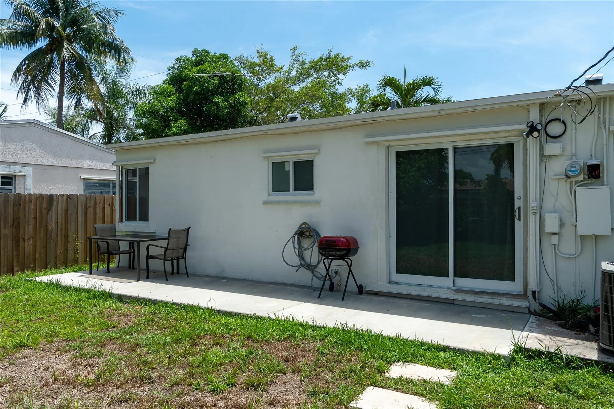121 NW 53rd Ct