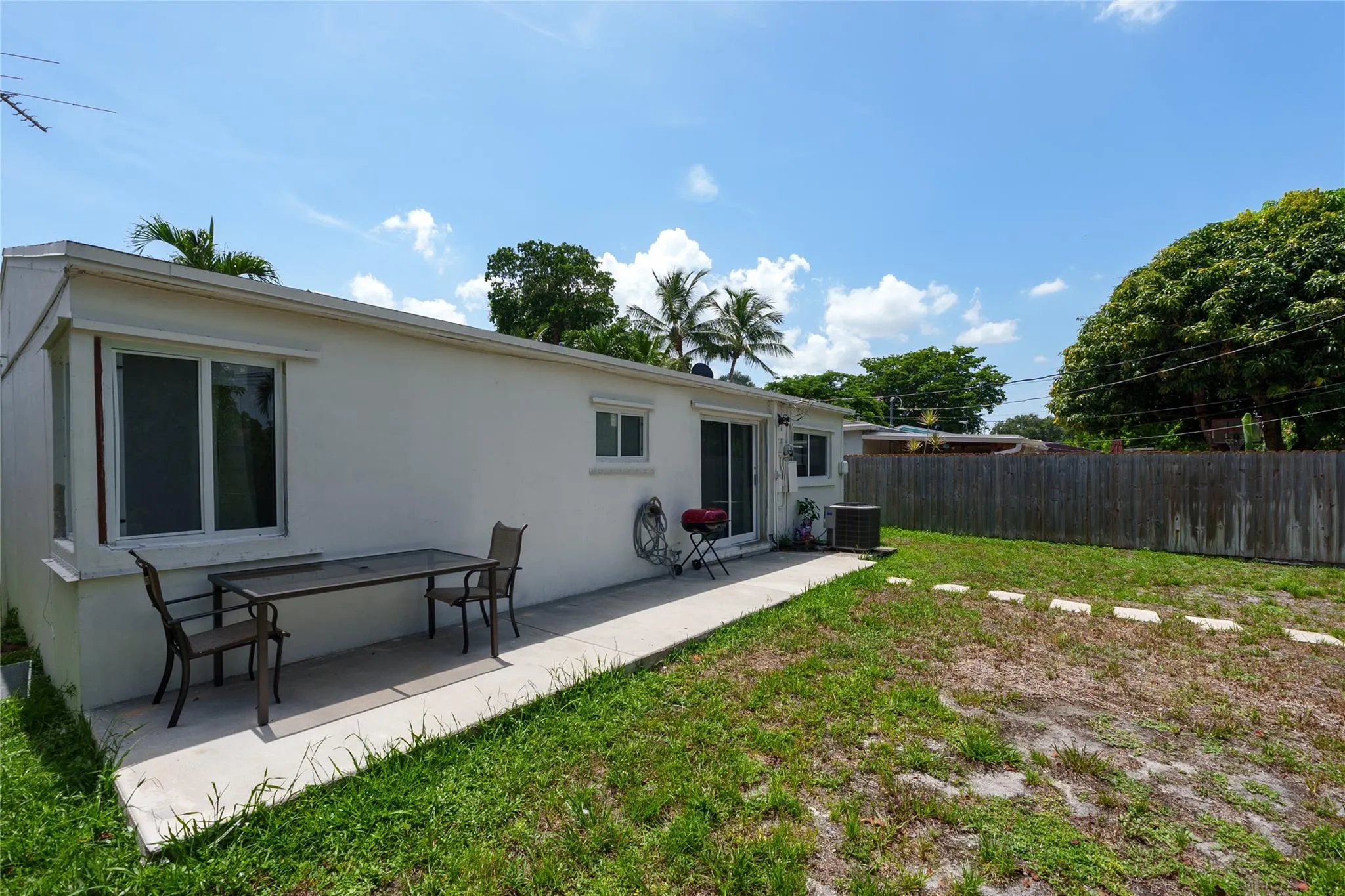 121 NW 53rd Ct
