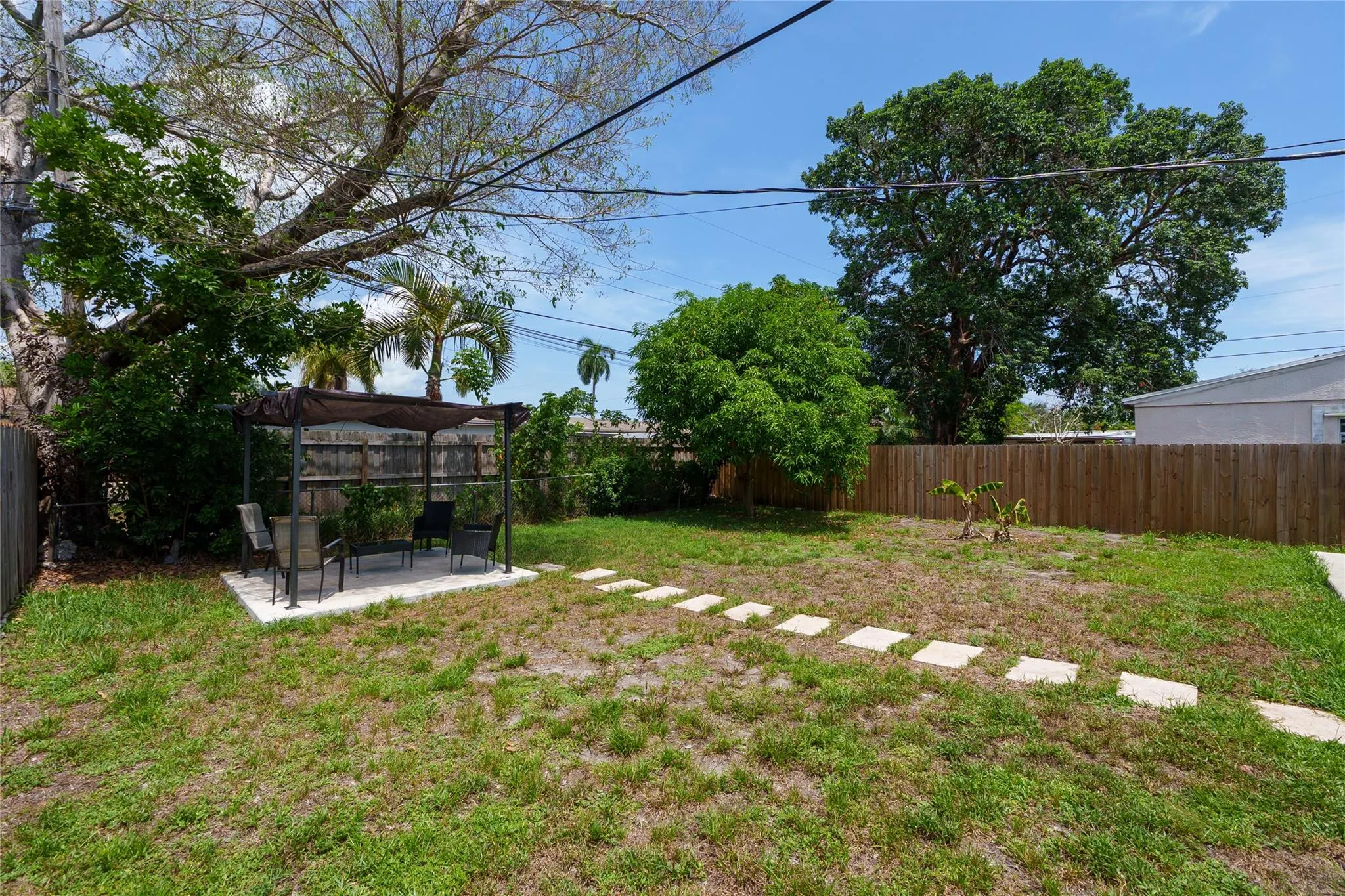 121 NW 53rd Ct