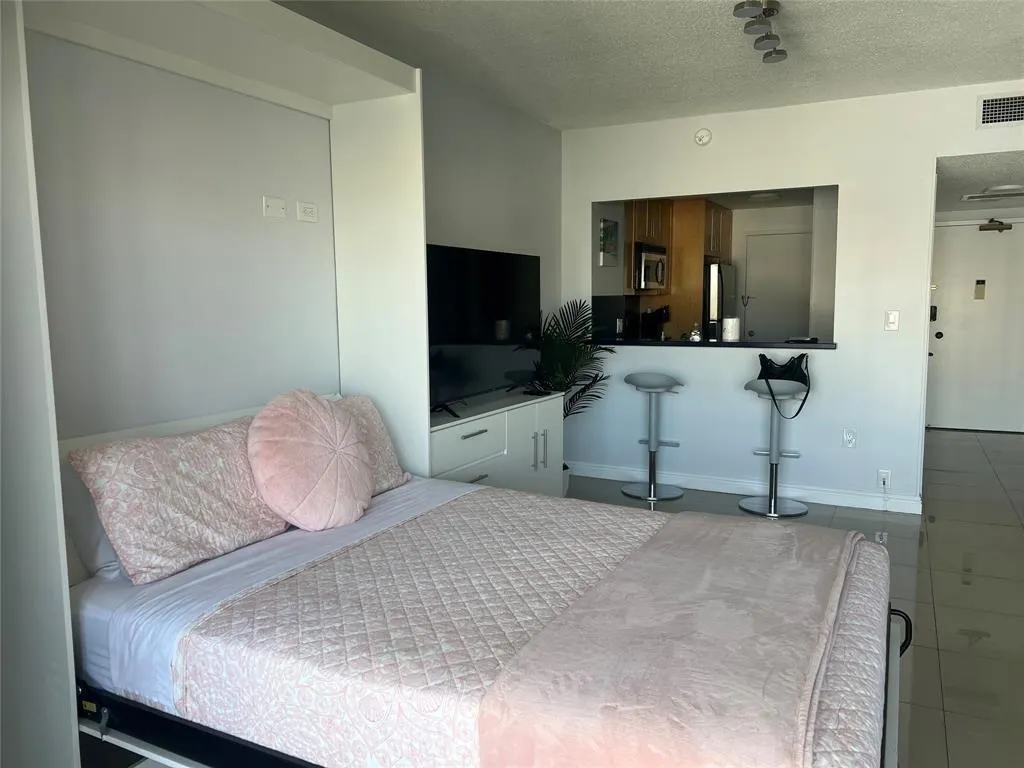 1965 S Ocean Dr, #6J
