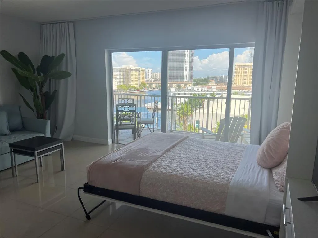 1965 S Ocean Dr, #6J