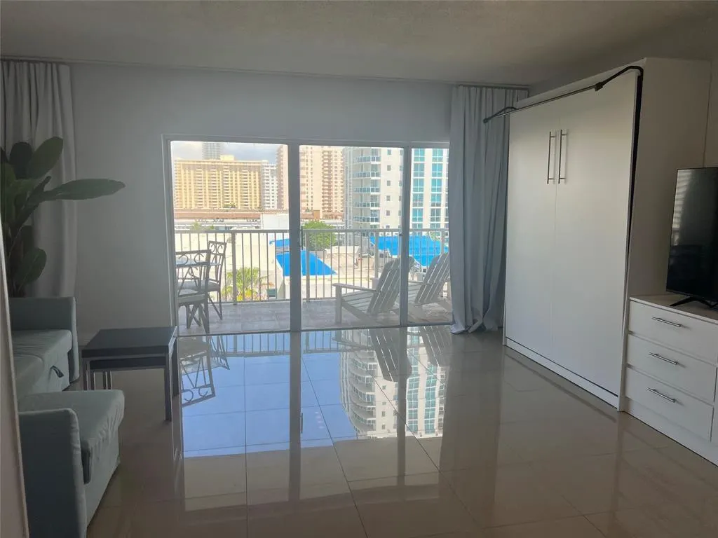 1965 S Ocean Dr, #6J