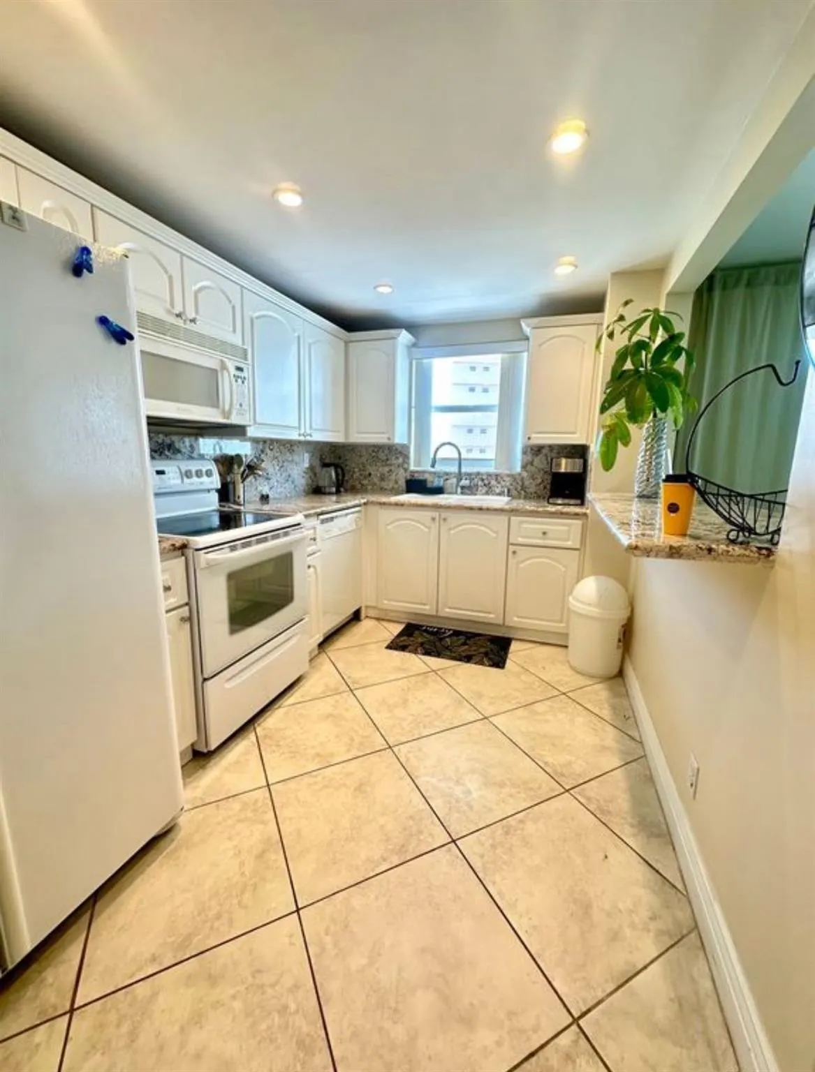 137 Golden Isles Dr, #801