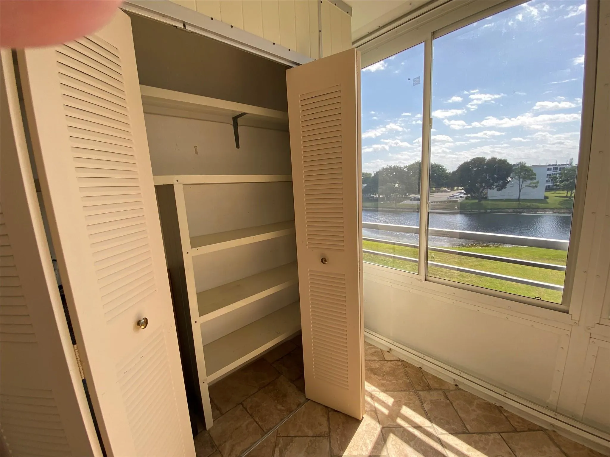 4101 Oakridge V, #4101