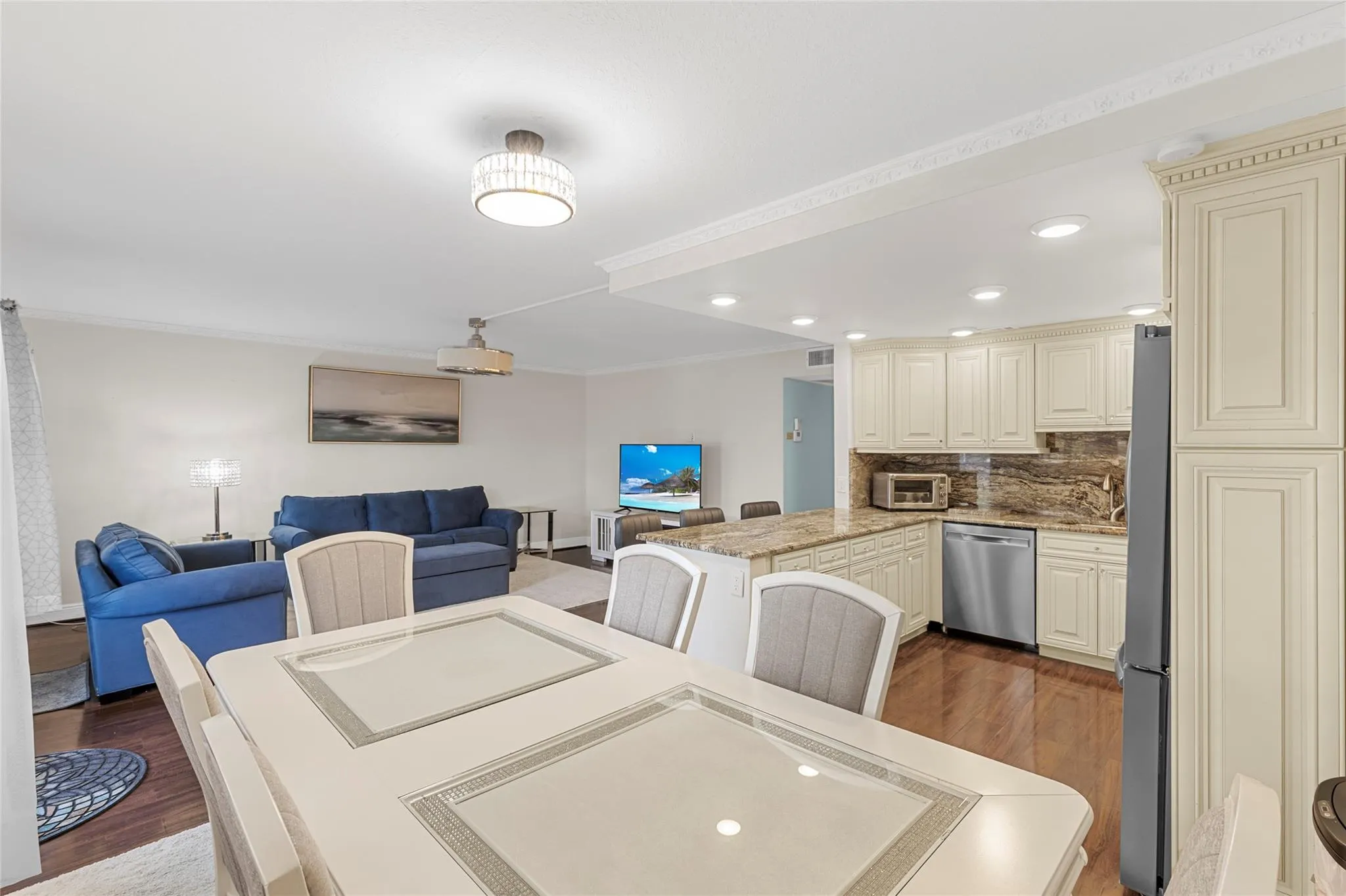 2065 Lyndhurst, #2065