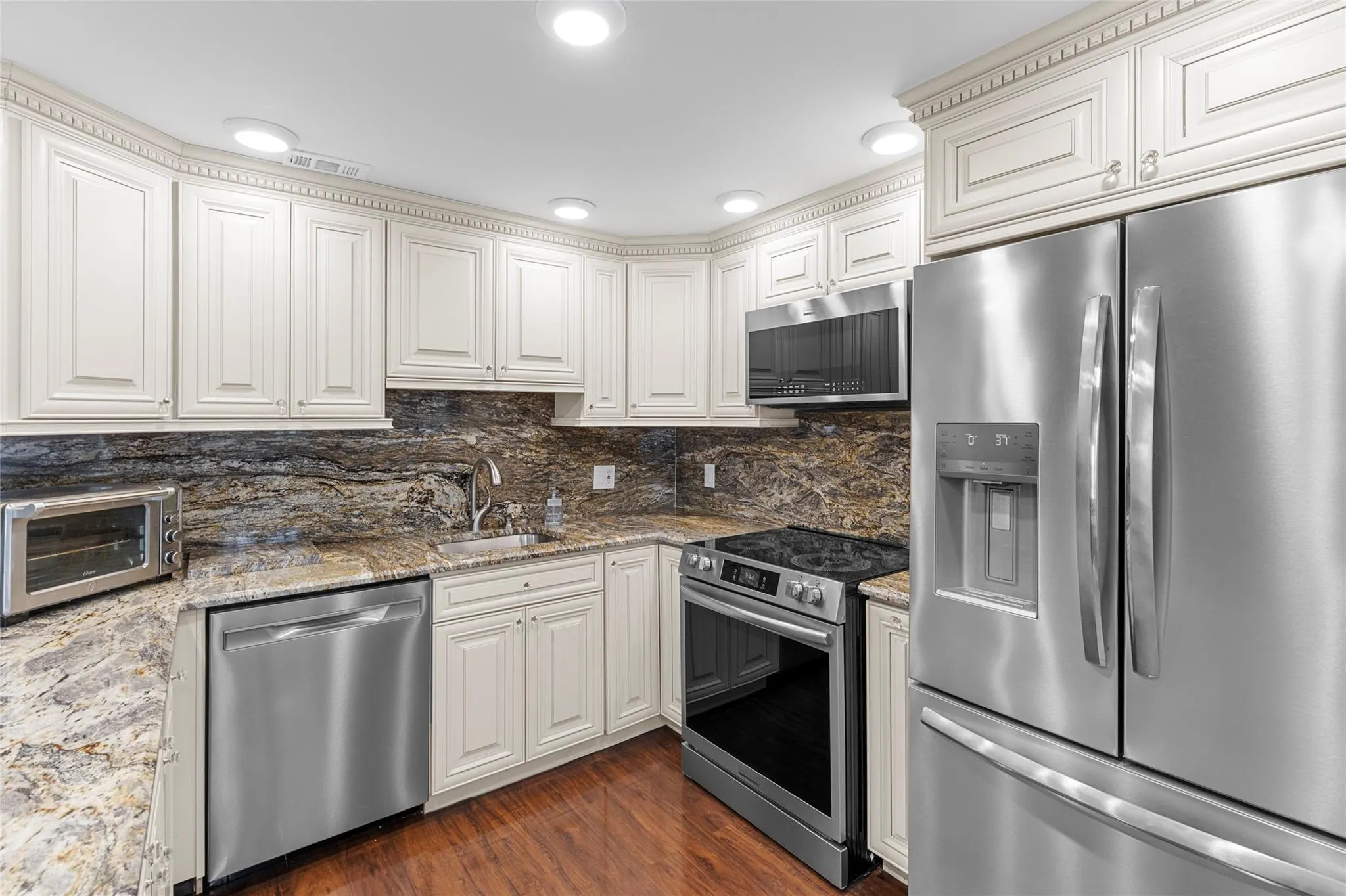 2065 Lyndhurst, #2065
