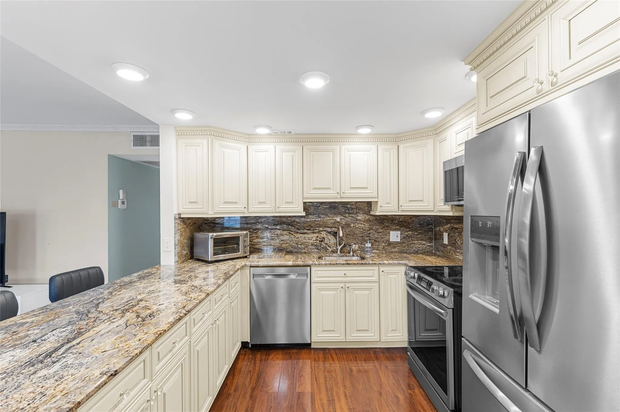 2065 Lyndhurst, #2065