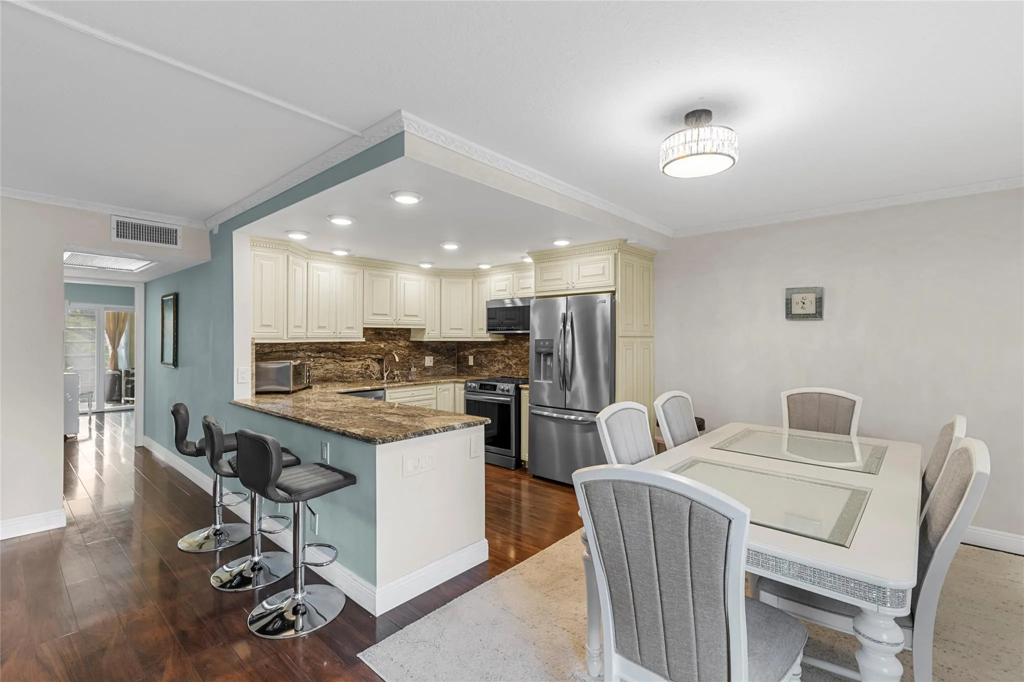2065 Lyndhurst, #2065
