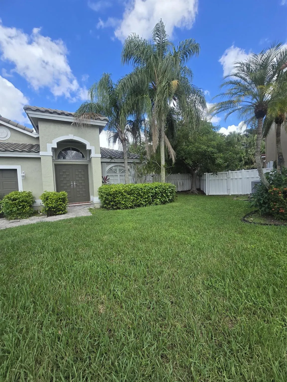 13813 NW 22nd St
