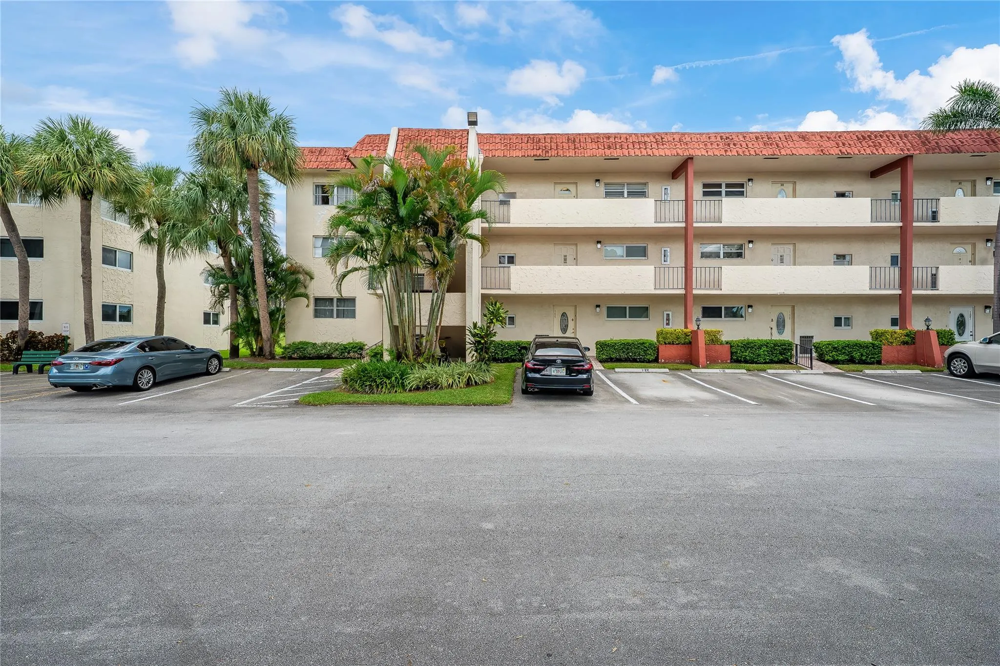 9411 N Hollybrook Lake Dr, #309