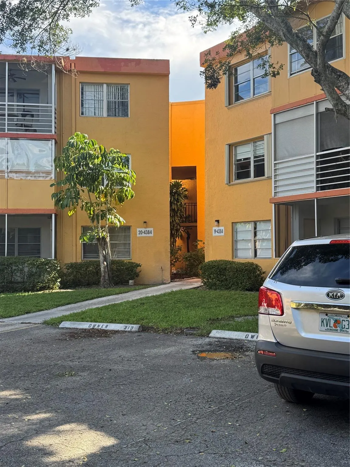 4384 NW 9th Ave Unit#20-1D