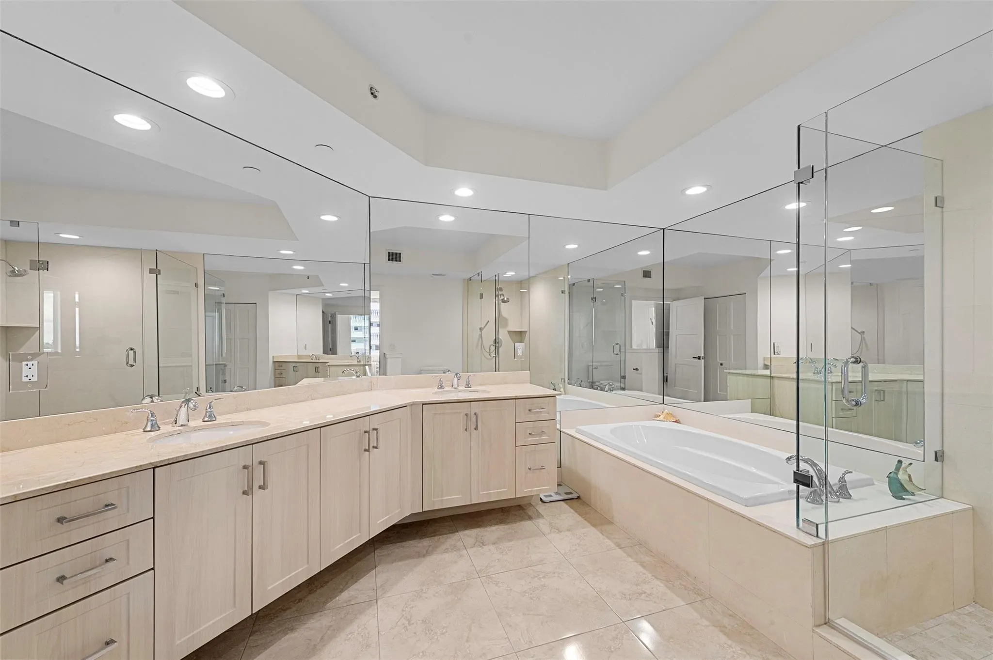 2831 N Ocean Blvd, #505N