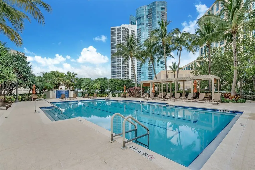 347 N New River Dr E, #2102