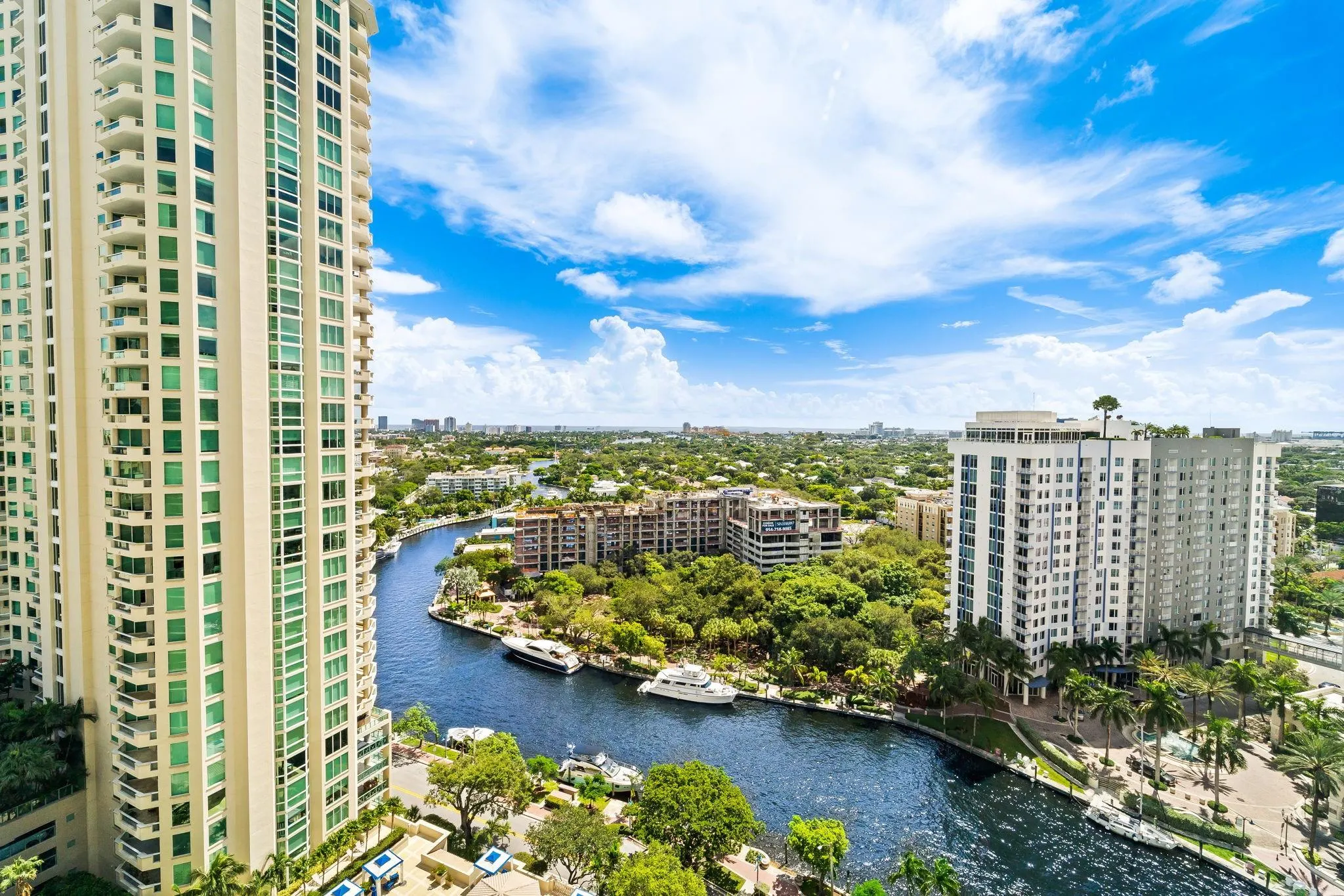 347 N New River Dr E, #2102