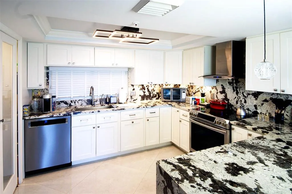 2450 Presidential Way, #1006