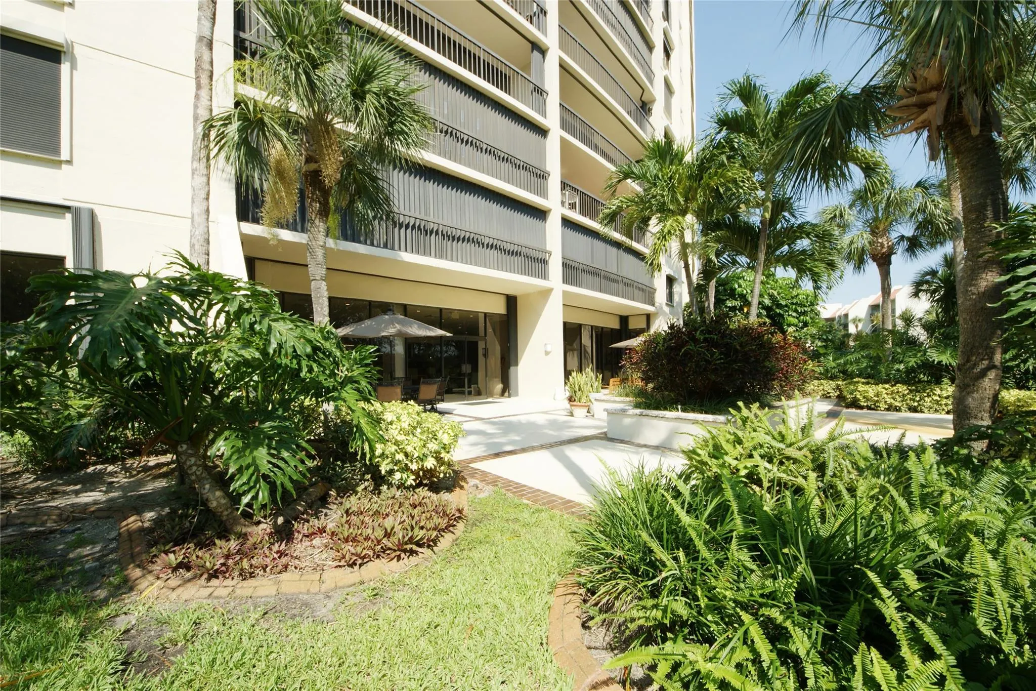 2480 Presidential Way, #1006