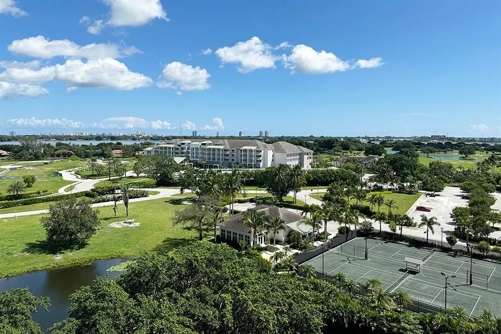 2450 Presidential Way, #1006