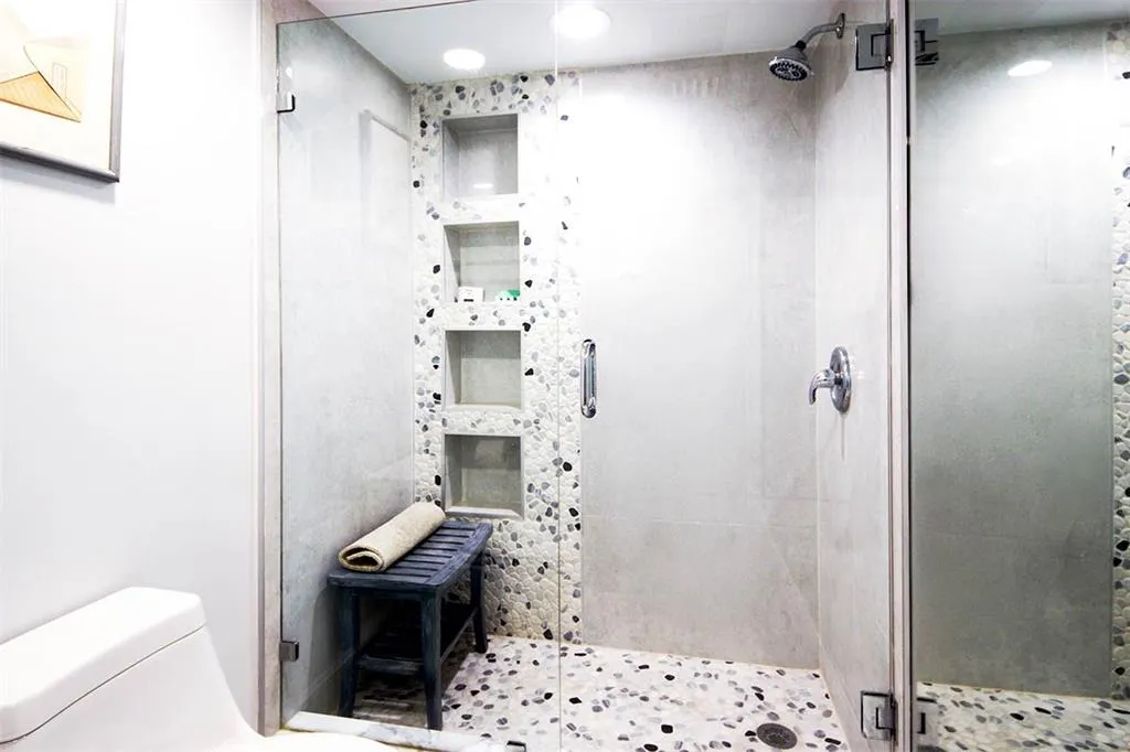 2450 Presidential Way, #1006