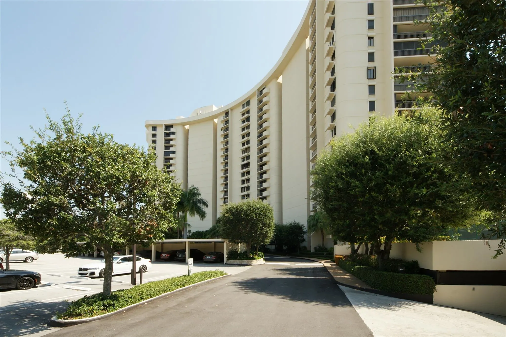 2480 Presidential Way, #1006