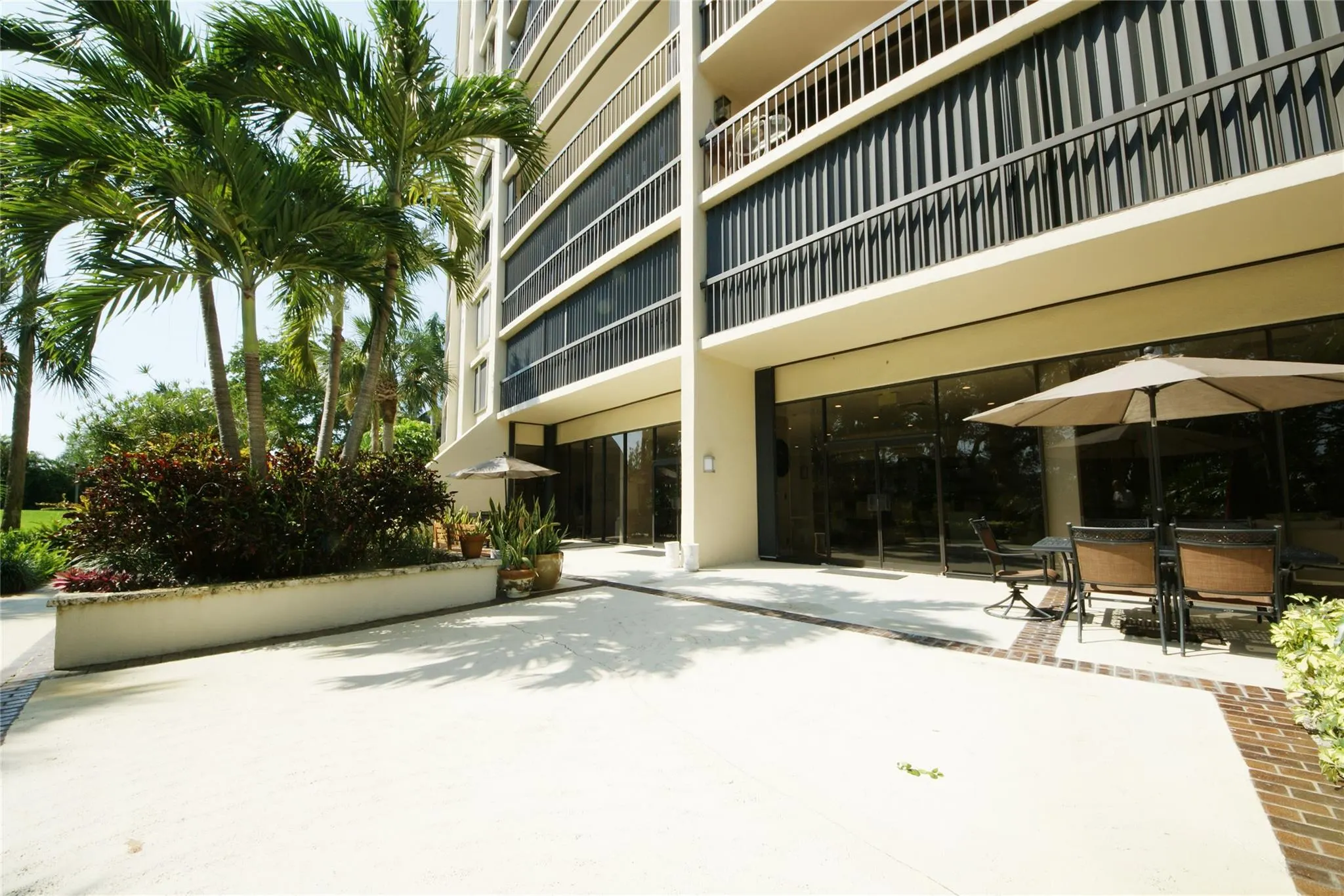 2480 Presidential Way, #1006