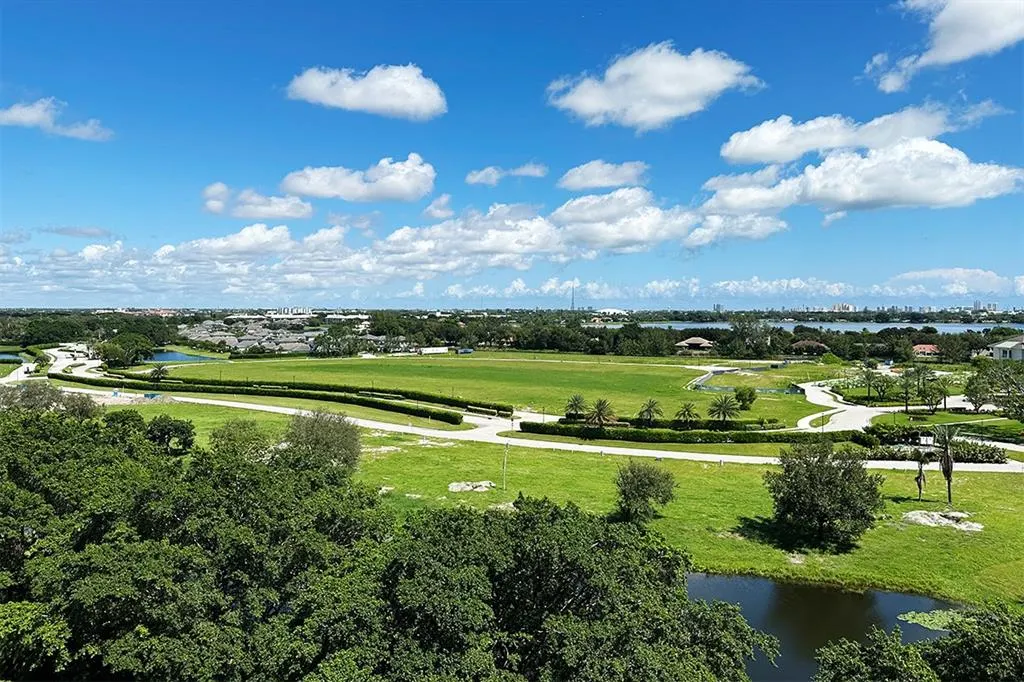 2450 Presidential Way, #1006