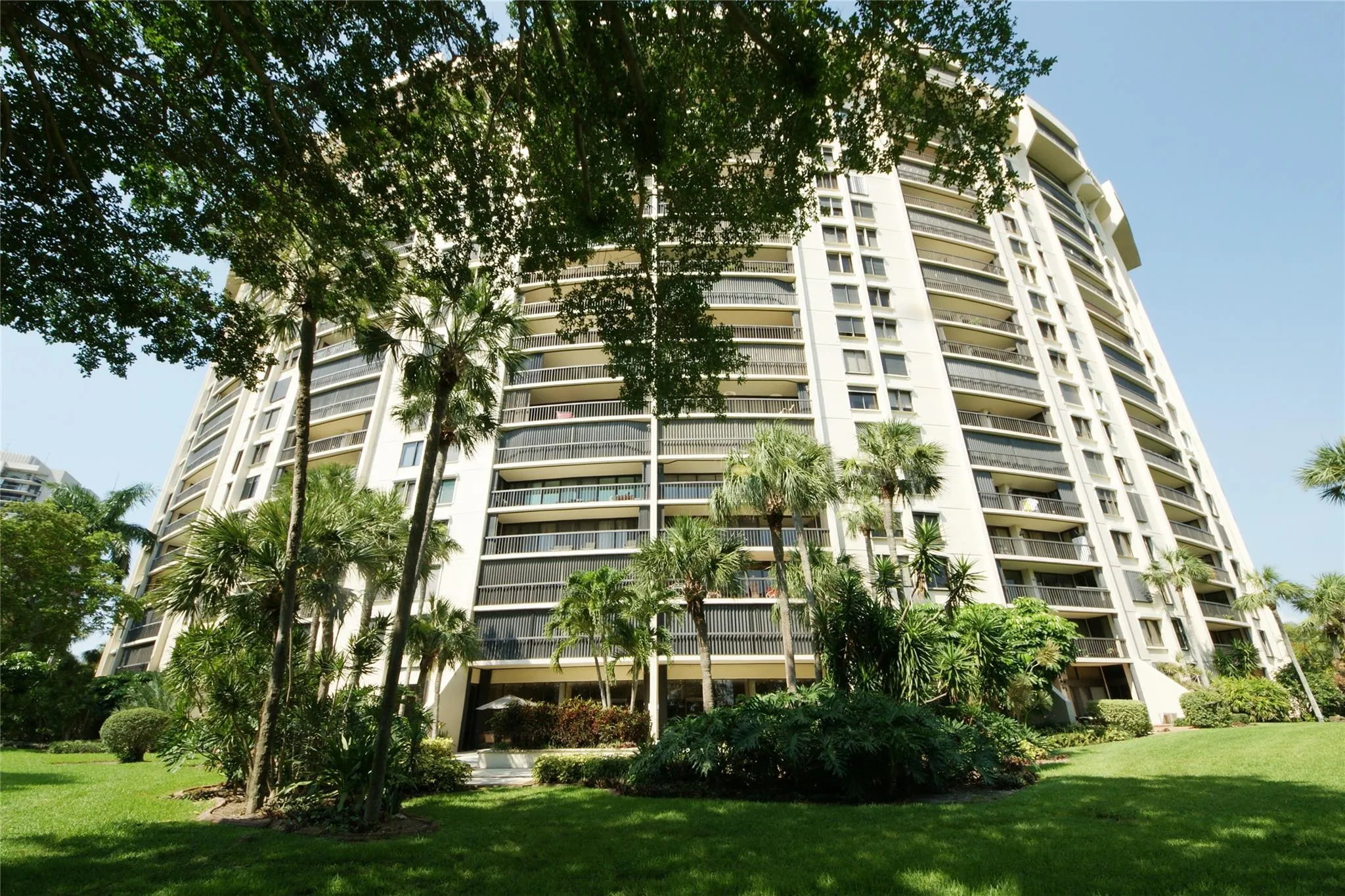 2480 Presidential Way, #1006