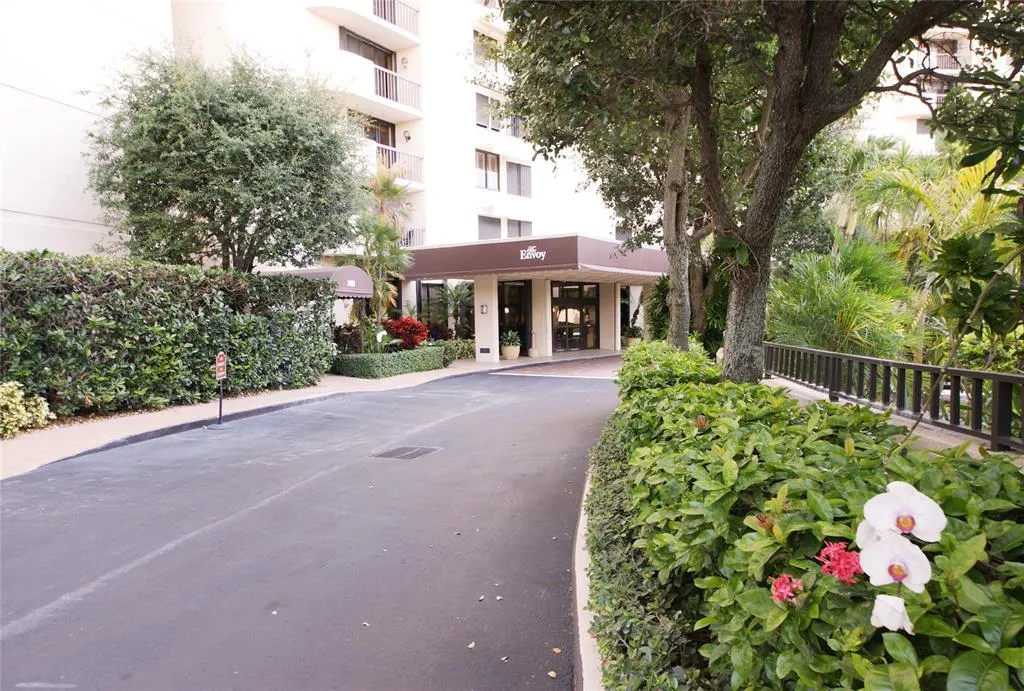2450 Presidential Way, #1006